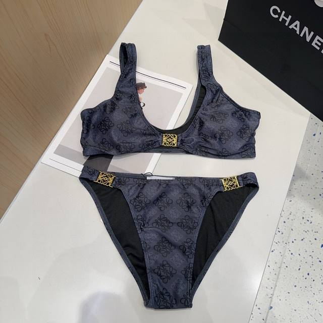 Loewe swimsuit, a must-have for fashionistas. Super figure-flattering! Sml DDD