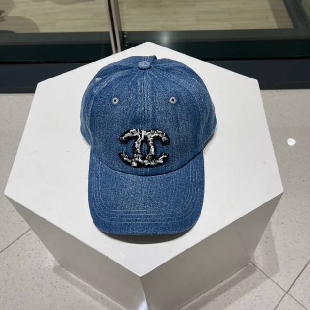 Chanel, the latest denim Chanel baseball cap, three-dimensional logo, custom log