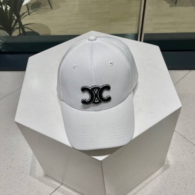Celin Celine SS's new Arc de Triomphe embroidered baseball cap is completely cus