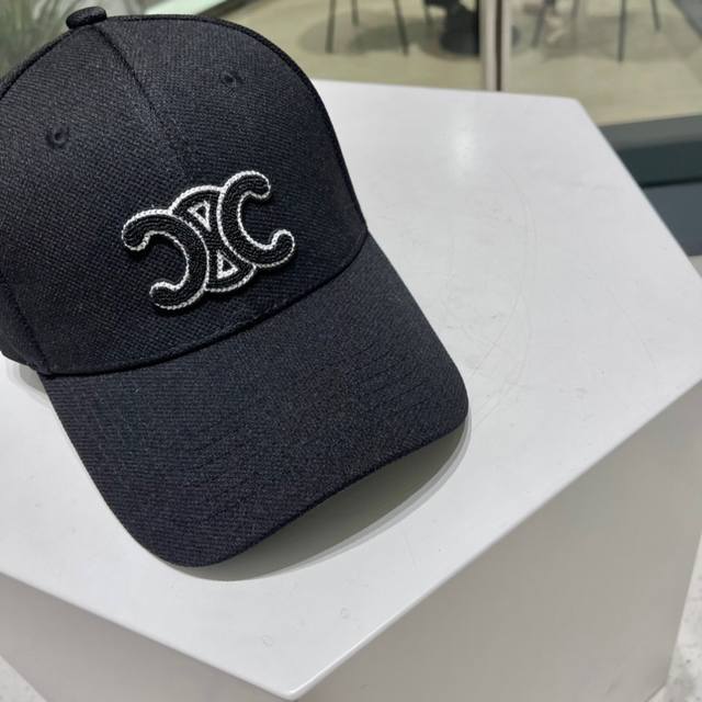 Celin Celine SS's new Arc de Triomphe embroidered baseball cap is completely cus