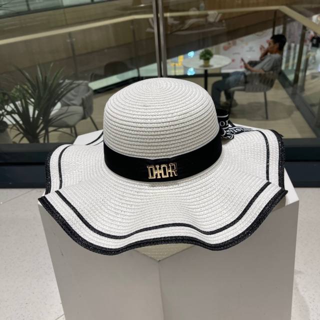 Dior straw hat, ladylike sun hat, made of fine straw, head circumference 57cm DD