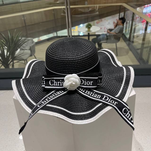 Dior straw hat, ladylike sun hat, made of fine straw, head circumference 57cm DD