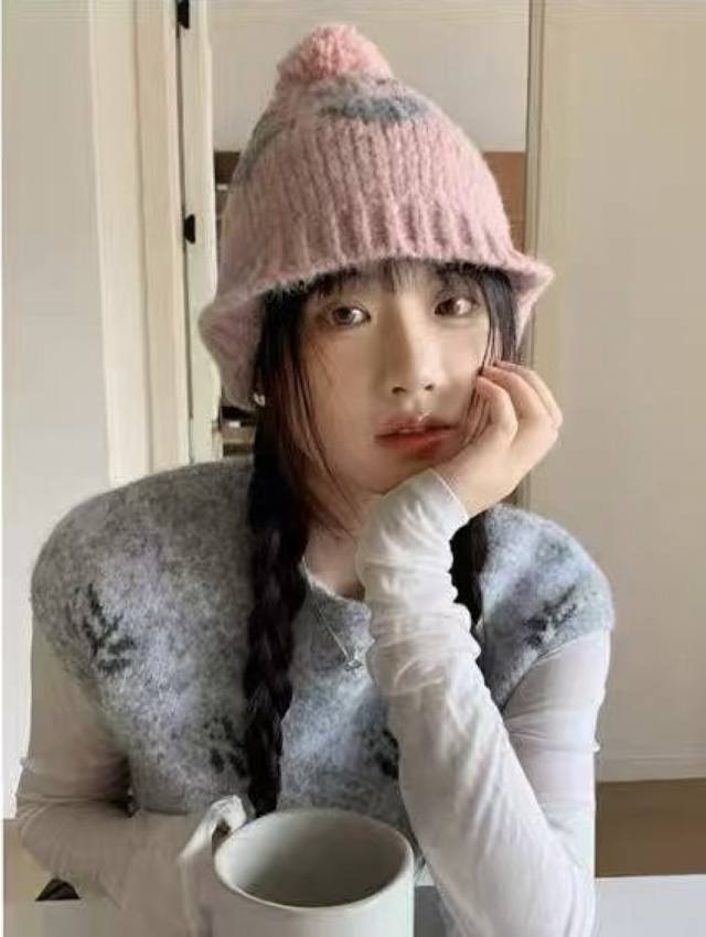 Moncler 25 autumn new Korean Fair Isle style retro heart ball earmuffs knitted h
