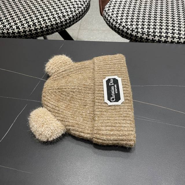 Dior Dlor hat women's autumn and winter cute horn plush season thick warm ear p