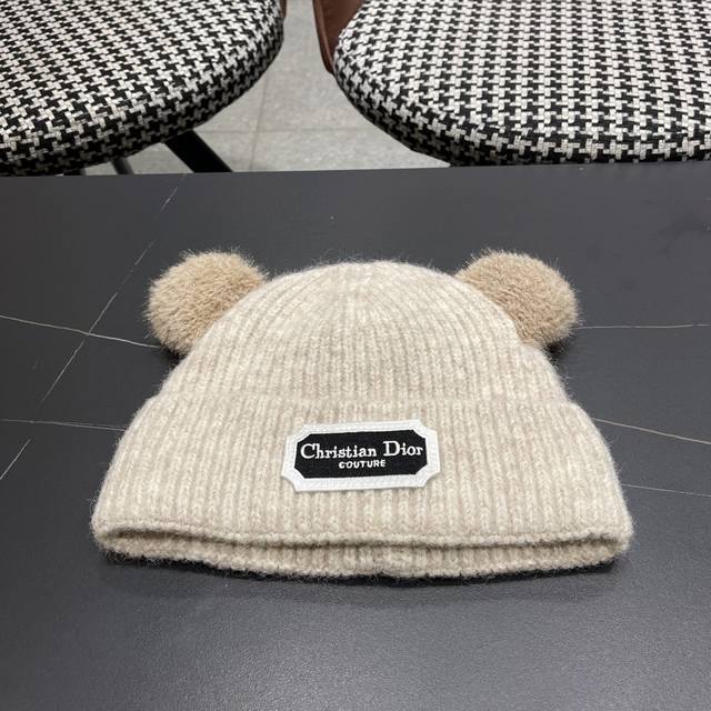 Dior Dlor hat women's autumn and winter cute horn plush season thick warm ear p