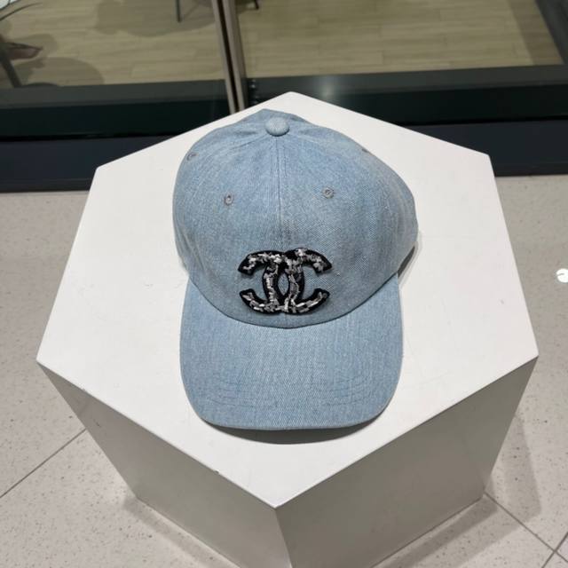 Chanel, the latest denim Chanel baseball cap, three-dimensional logo, custom log