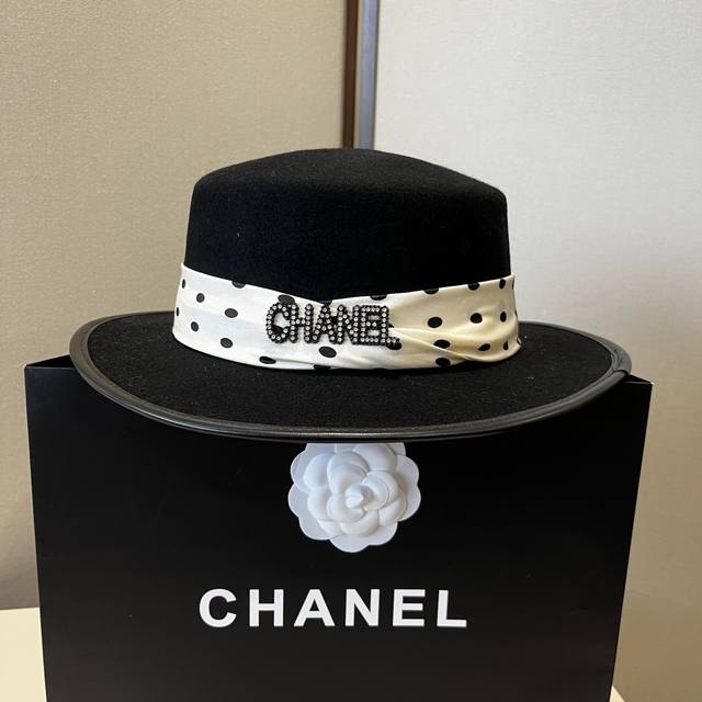 Chanel new wool hat, flat top hat, 100% wool fabric%, head circumference 57cm DD