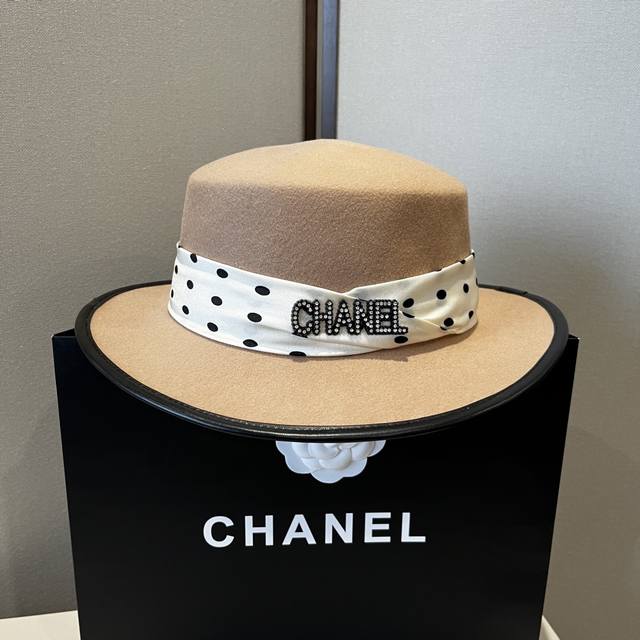 Chanel new wool hat, flat top hat, 100% wool fabric%, head circumference 57cm DD