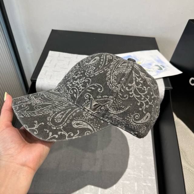 Lv new style peaked cap, head circumference 57cm DDD