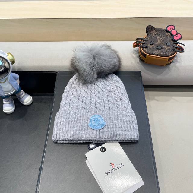 Moncler knitted wool hat with ball! A winter favorite for young ladies~ Looks gr