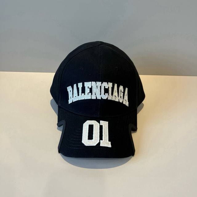 Balenciaga's new logo baseball cap, cool colors, different styles for men and wo