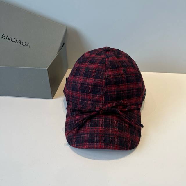Balenciaga's new logo baseball cap, cool colors, different styles for men and w