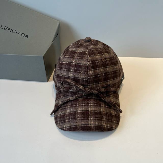 Balenciaga's new logo baseball cap, cool colors, different styles for men and w