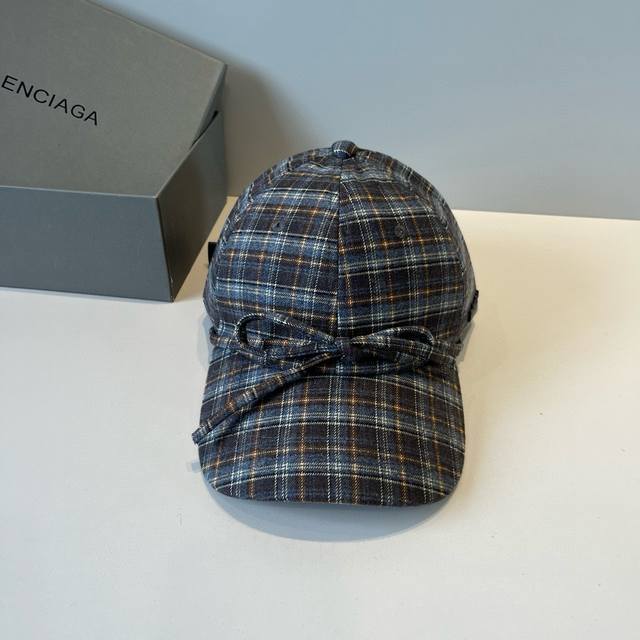 Balenciaga's new logo baseball cap, cool colors, different styles for men and wo