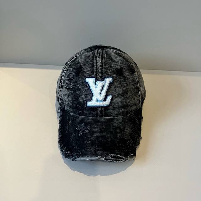 Louis Vuitton baseball cap Louisvuitton new Lv baseball cap, heavy craftsmanship