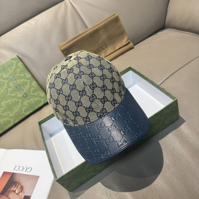 comes with a box bag. This Gucci classic baseball cap features a small double G