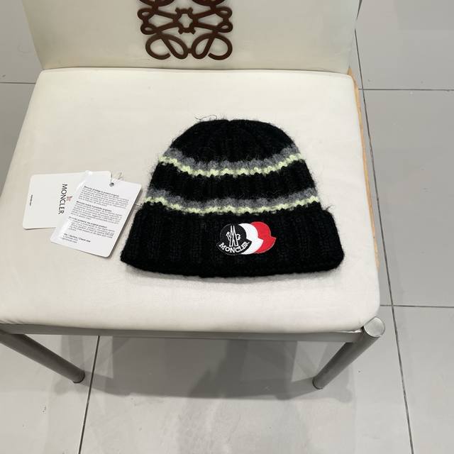 Moncler 2025 autumn and winter new fashion striped knitted hat women's thick war