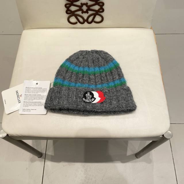 Moncler 2025 autumn and winter new fashion striped knitted hat women's thick war