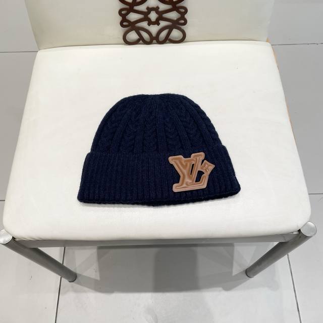Lv Louis Vuitton 2025 Autumn and Winter New Beanie, Men's and Women's Knitted Ha