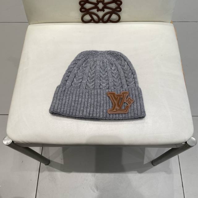 Lv Louis Vuitton 2025 Autumn and Winter New Beanie, Men's and Women's Knitted Ha