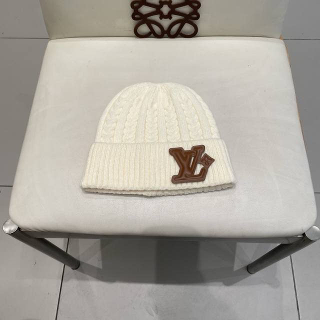 Lv Louis Vuitton 2025 Autumn and Winter New Beanie, Men's and Women's Knitted Ha