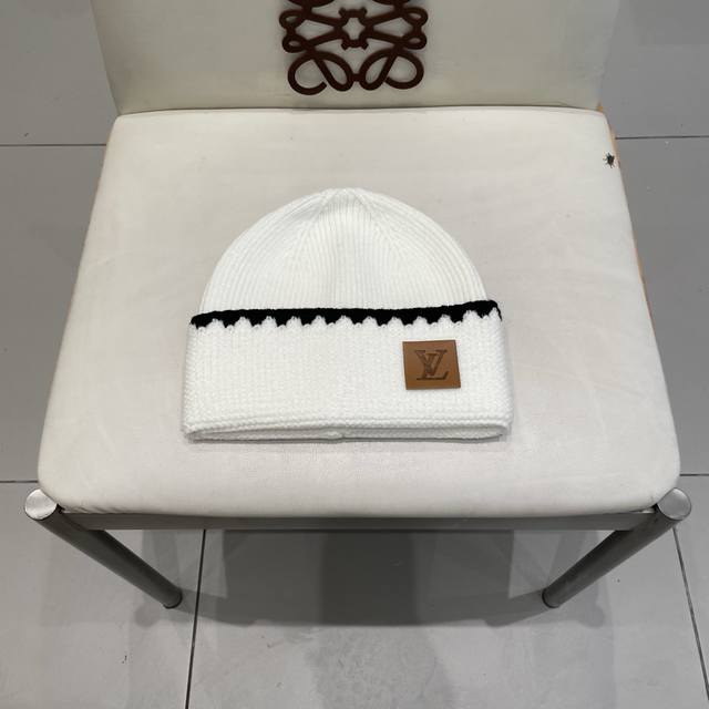 Lv official website knitted hat is very versatile and can be worn by both men an