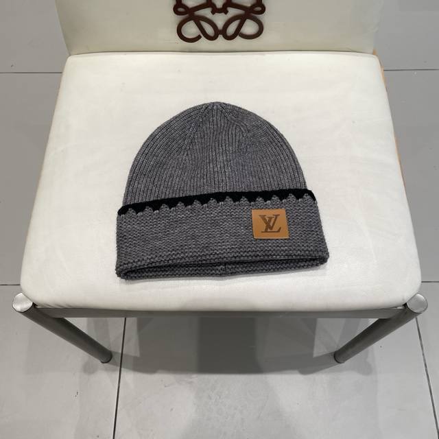 Lv official website knitted hat is very versatile and can be worn by both men an