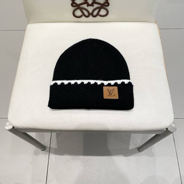 Lv official website knitted hat is very versatile and can be worn by both men an