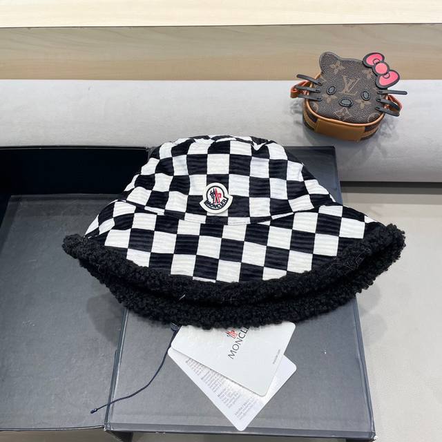 Moncler checkerboard double-sided bucket hat for women autumn and winter warm fa