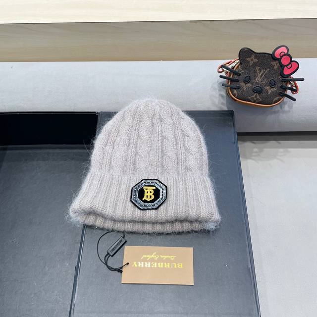 Burberry new knitted cable knitted wool hat women's autumn and winter ear protec
