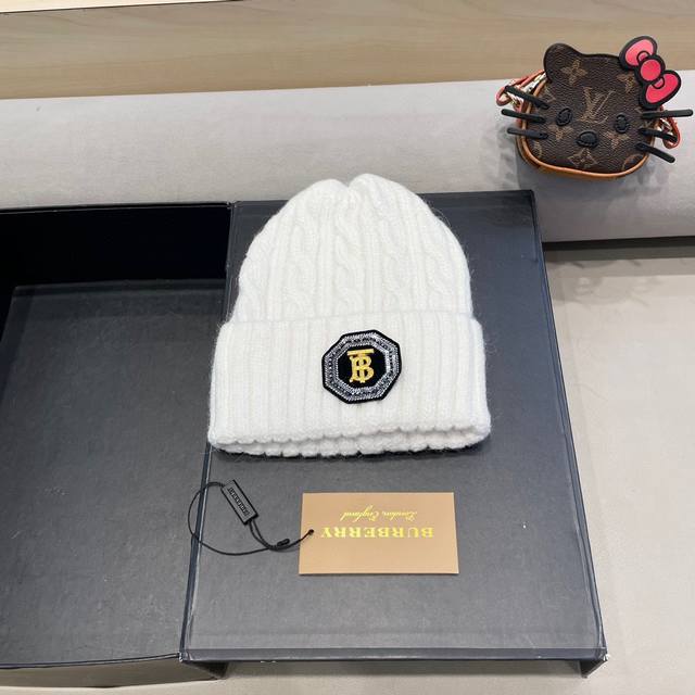 Burberry new knitted cable knitted wool hat women's autumn and winter ear protec