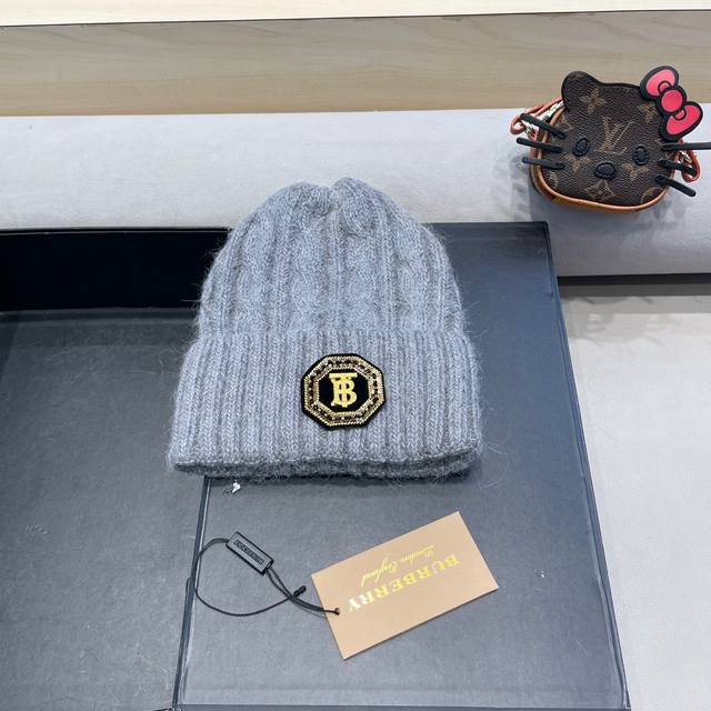 Burberry new knitted cable knitted wool hat women's autumn and winter ear protec