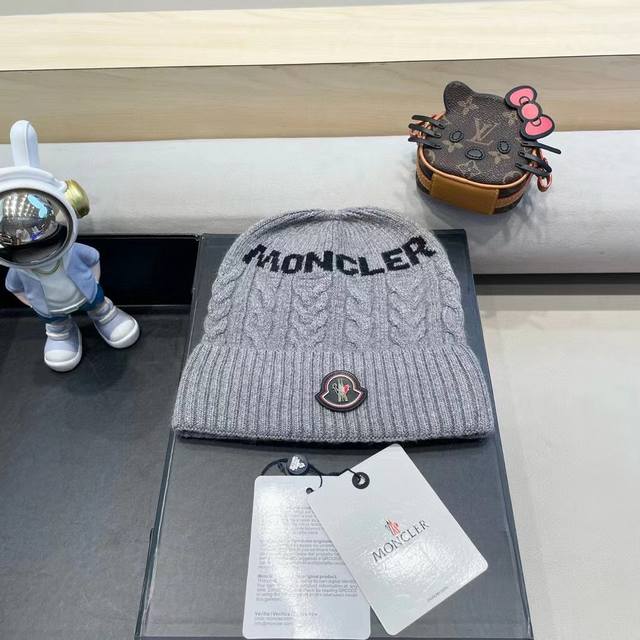 Moncler knitted wool hat with ball! A winter favorite for young ladies~ Looks gr