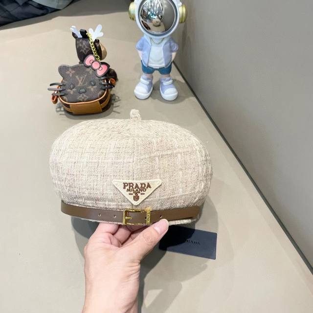 Prada Prada beret women's autumn and winter round face small beret hat Internet