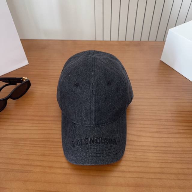 Sun protection artifact | New sun protection Paris World* bucket hat, classic tr