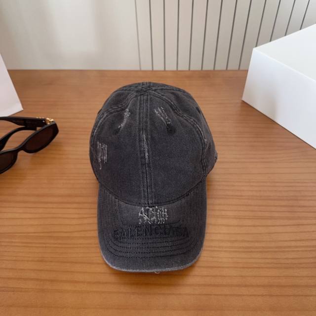 Sun protection artifact | New sun protection Paris World* bucket hat, classic tr