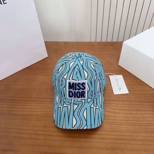 Dior Dior new original baseball cap, exquisite and pure style, very cool and fas