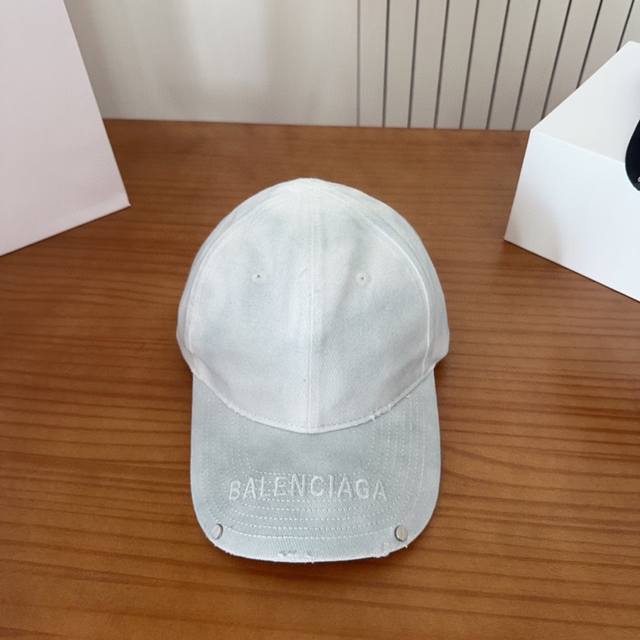 Balenciaga's new washed baseball cap, cool colors, different styles for men and