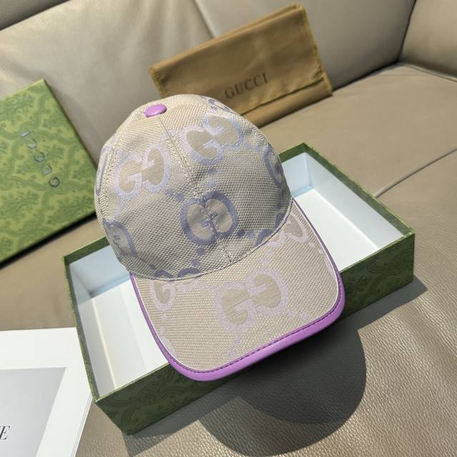 comes with a packaging bag, a new Gucci baseball cap, candy-colored large doubl