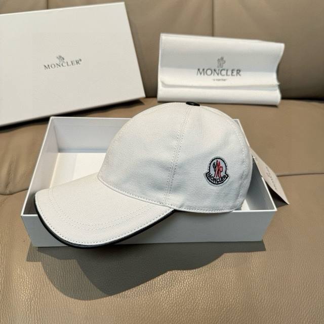 comes with a packaging bag, a Moncler classic original baseball cap, a classic