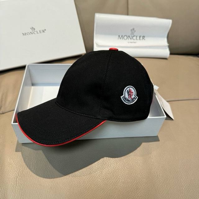 comes with a packaging bag, a Moncler classic original baseball cap, a classic
