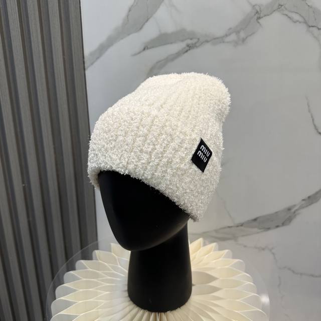 Miumiu Miu Miu popular knitted hat! Too good, high elastic fabric classic color,