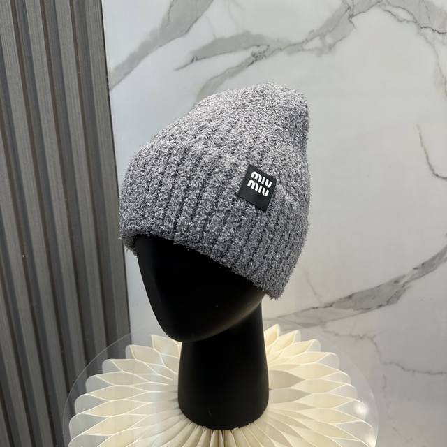 Miumiu Miu Miu popular knitted hat! Too good, high elastic fabric classic color,