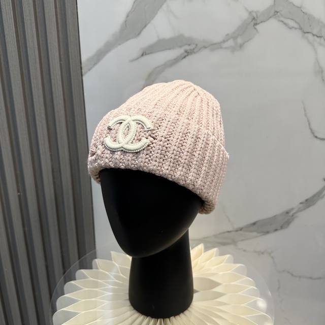 comes with a dust bag. Chanel's new knitted hat, recommended by Xiaohongshu and