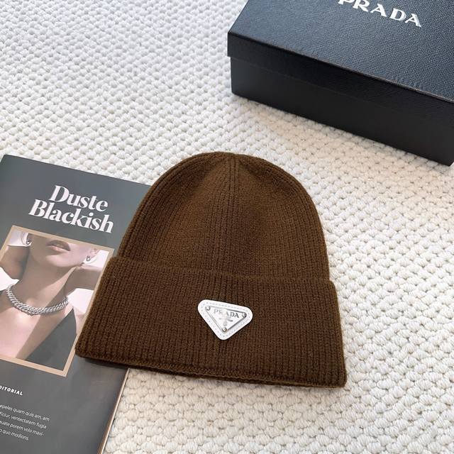 Prada latest triangle logo knitted hat wool hat women's loose cold hat, autumn