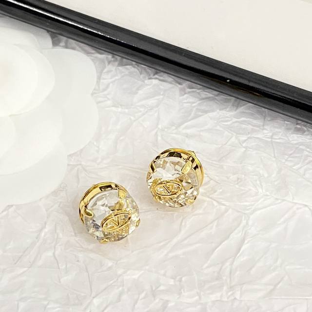 Valentino earrings are hot-selling and are now on sale! Valentino zircon crystal