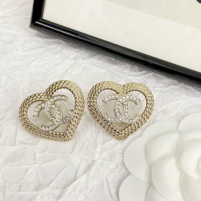 Chanel's hot-selling earrings are now available! The Chan 24 Hollow Braided Hea