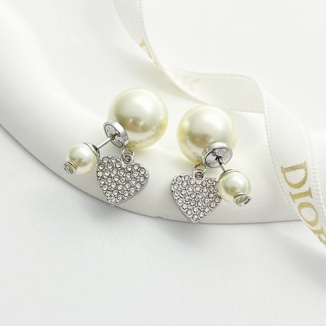 Dior earrings are a hot seller! New arrival! Dior rhinestone heart double ball p