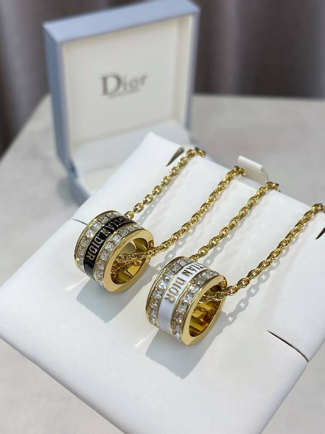 High-quality details as shown in the picture Dor enamel letter square diamond n