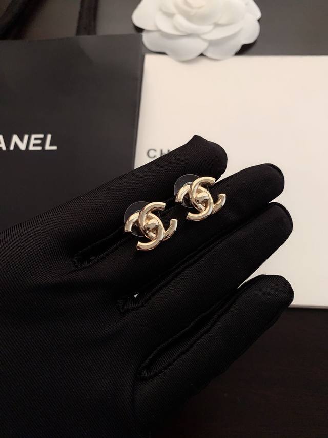 Ch*Nel New Cc backpack buckle earrings consistent Zp brass material DDD